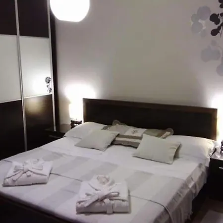 Plaza - One Bedroom With Sea View Апартаменты